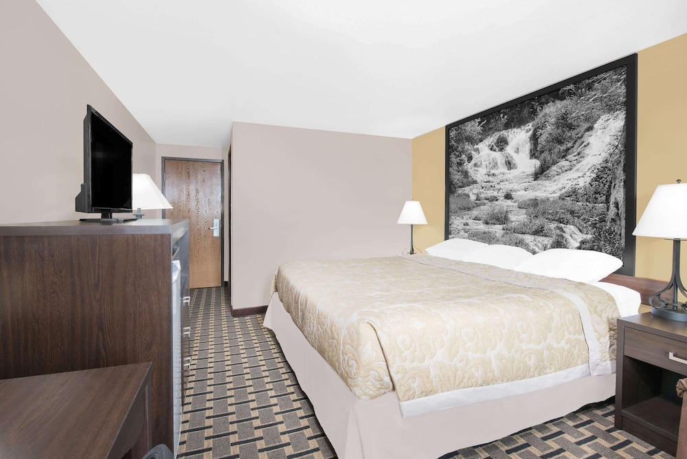 Super 8 by Wyndham Watertown 16/44