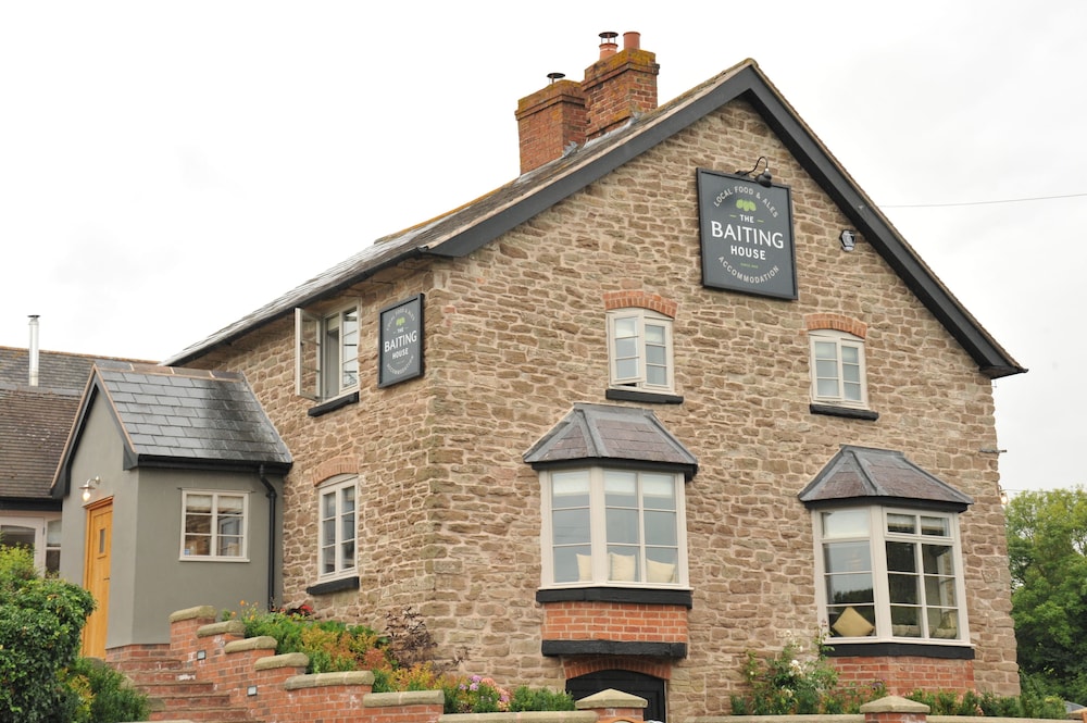 The Baiting House 2/49