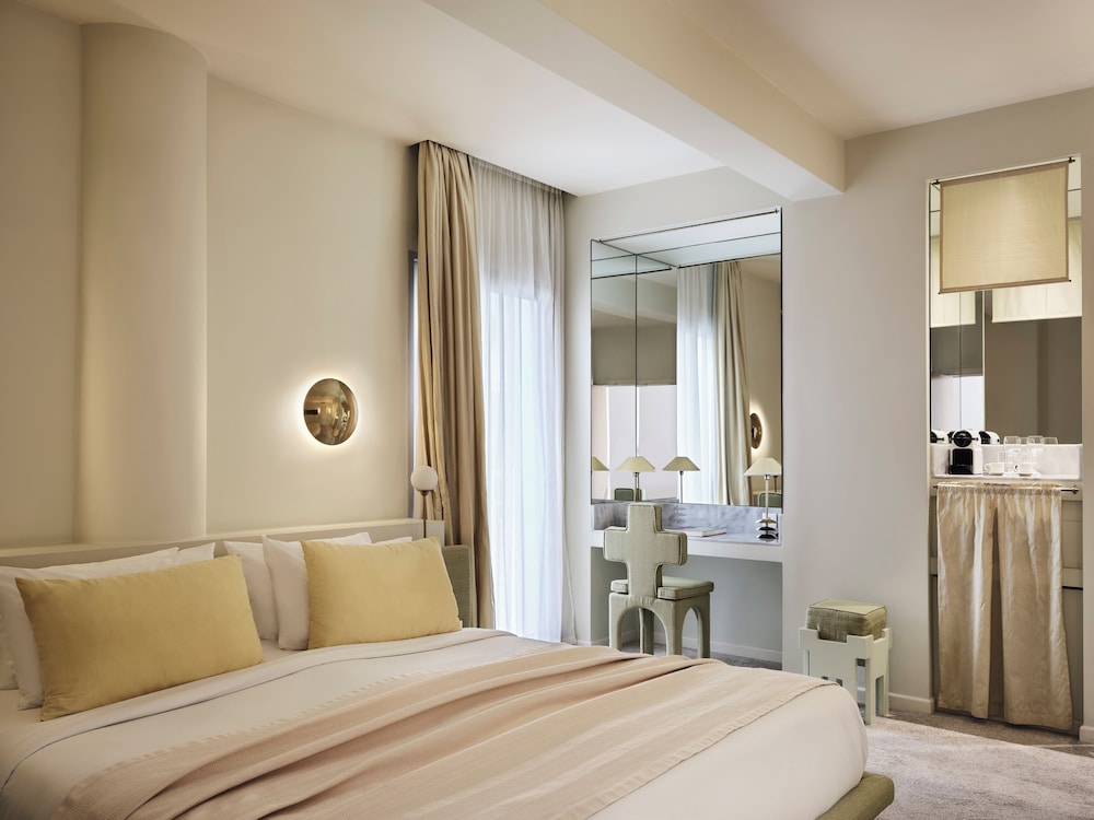 JUNIOR SUITE, STUDIO, QUEEN BED