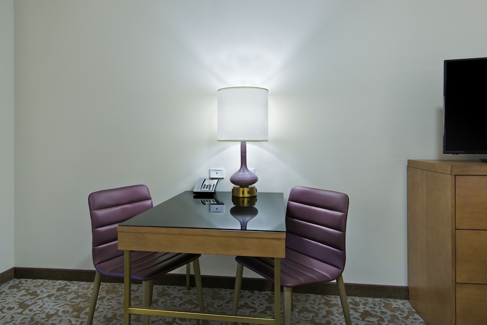 Oxford Suites Sonoma County - Rohnert Park 38/44