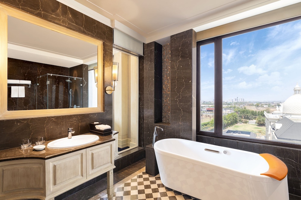 Sheraton Grand Palace Indore Ex the Grand Bhagwati Palace 28/37