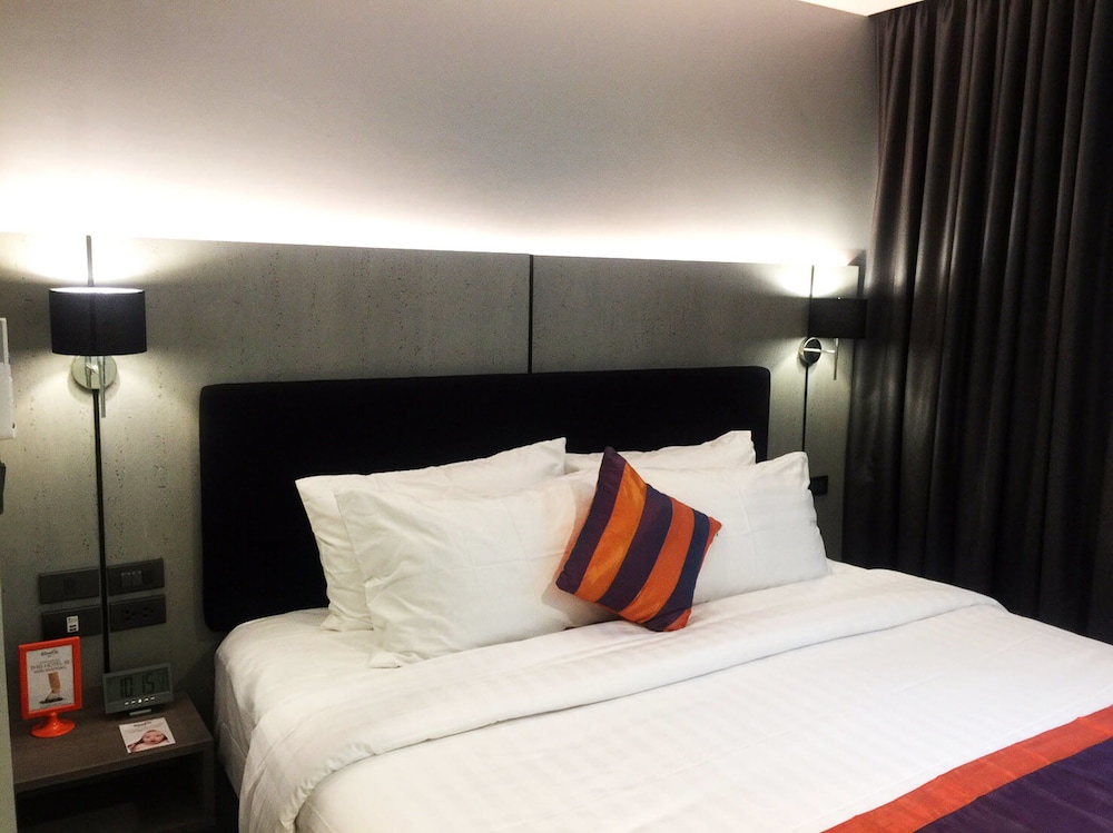 DELUXE, DOUBLE BED