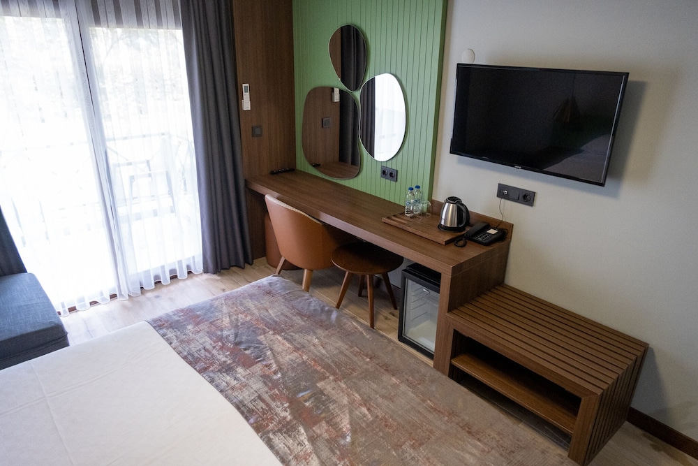 Assos Troy Otel 38/50