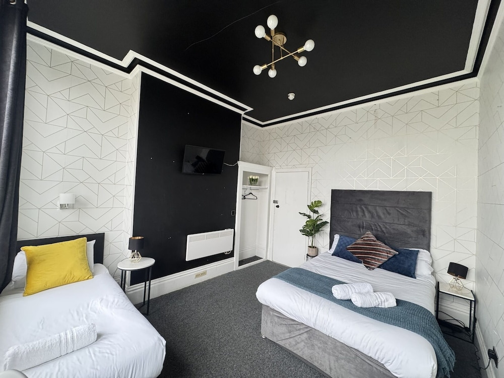 OYO Marine Parade Hotel Eastbourne Pier 24/60