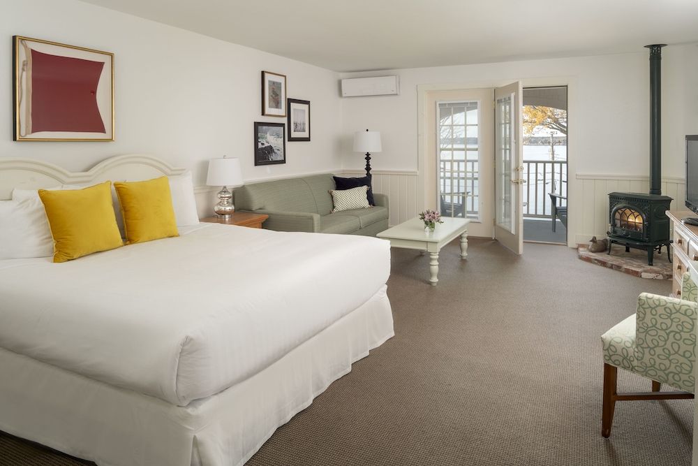 Deluxe, Lodge, King Bed, Partial Ocean View, Balcony