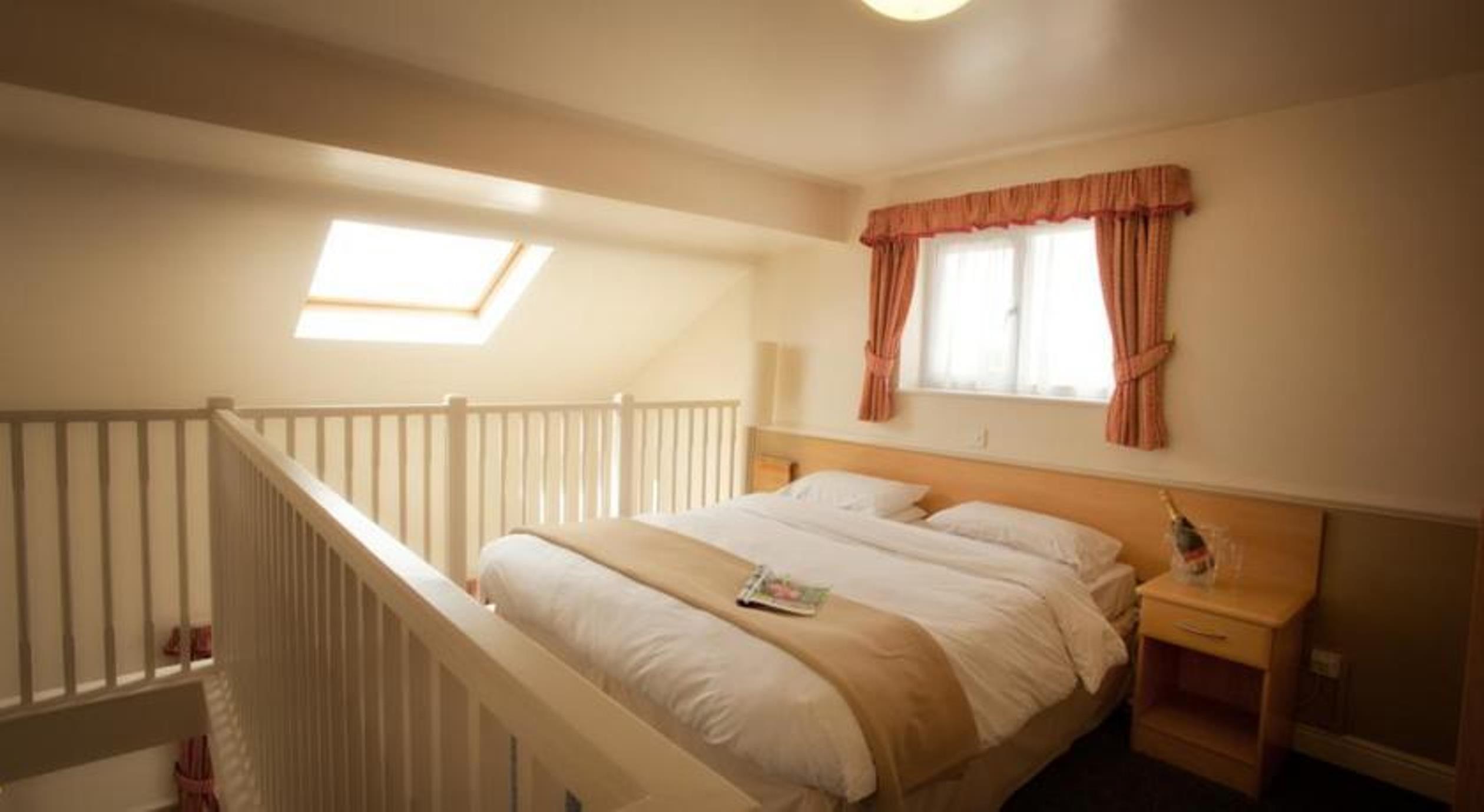 Moreton Park Lodge 2/20