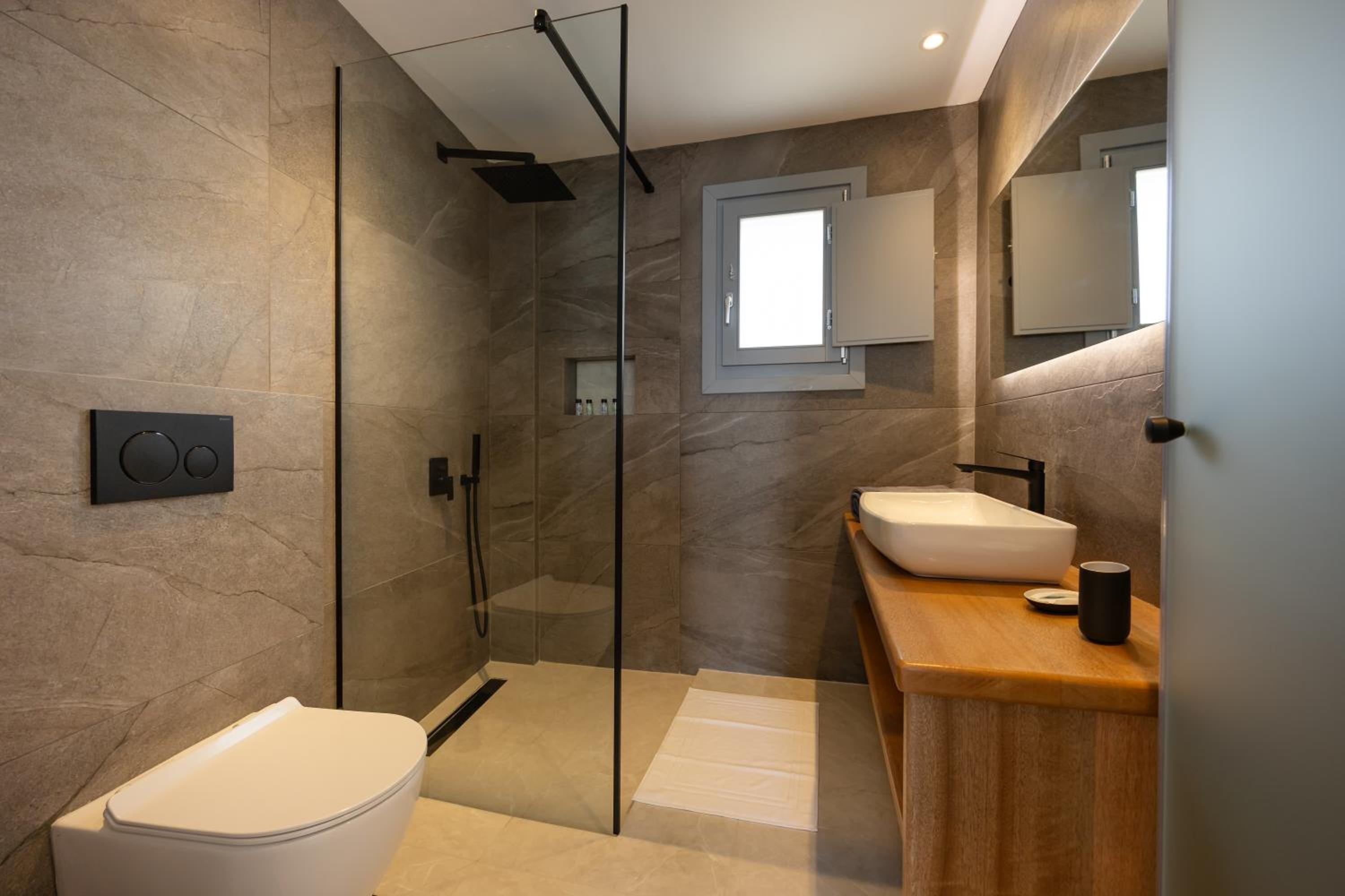 Nastram Suites Oia 29/30