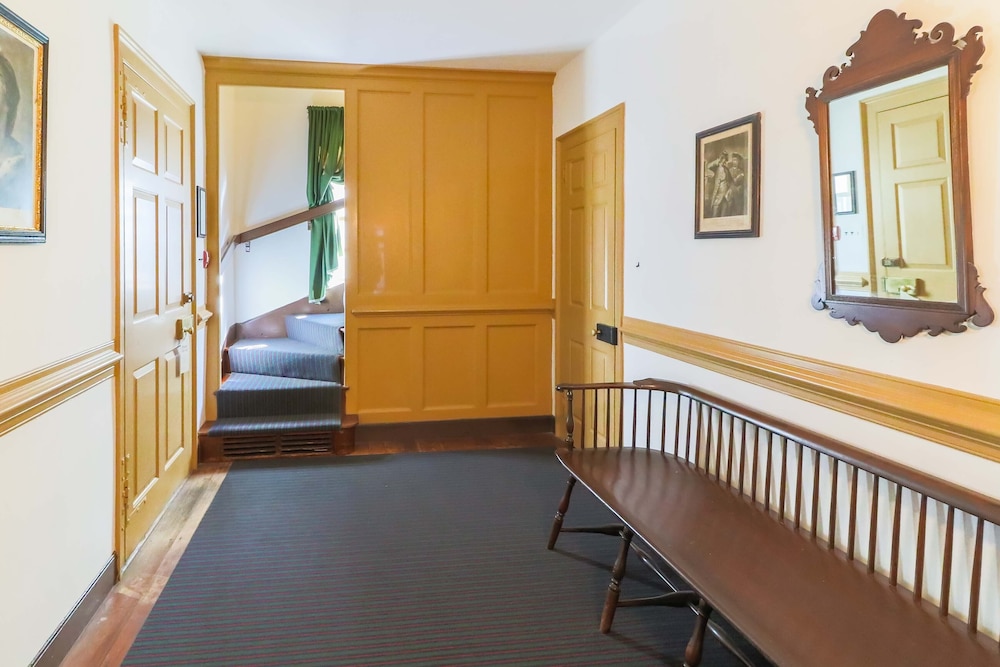 The Colonial Houses - A Colonial Williamsburg Hotel 38/66