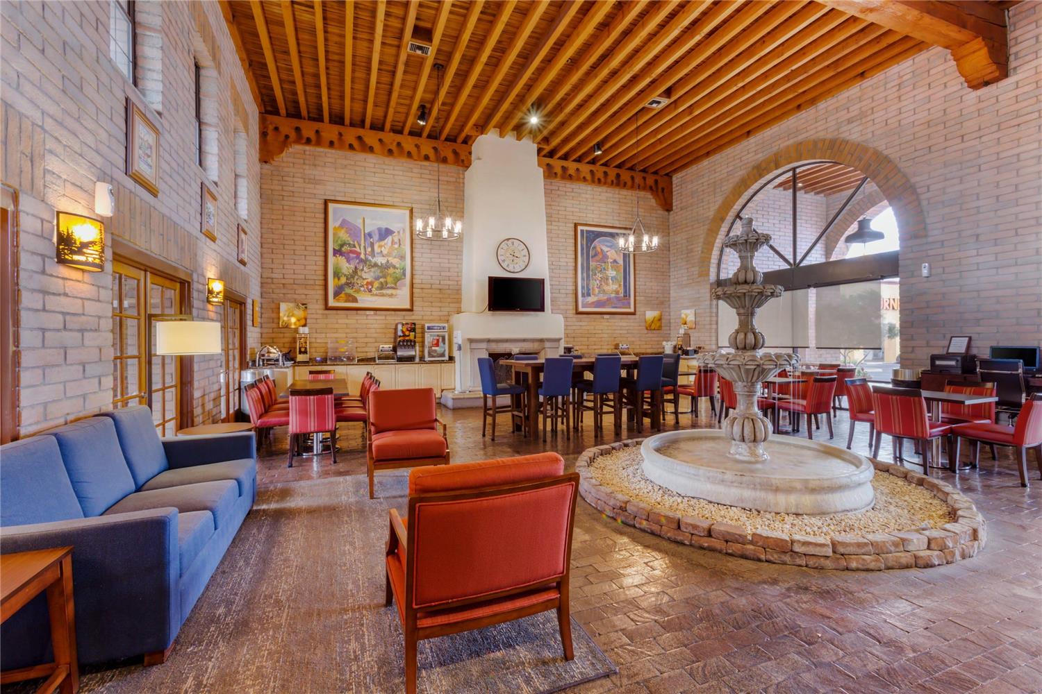Comfort Suites Tucson near Sabino Canyon 34/47