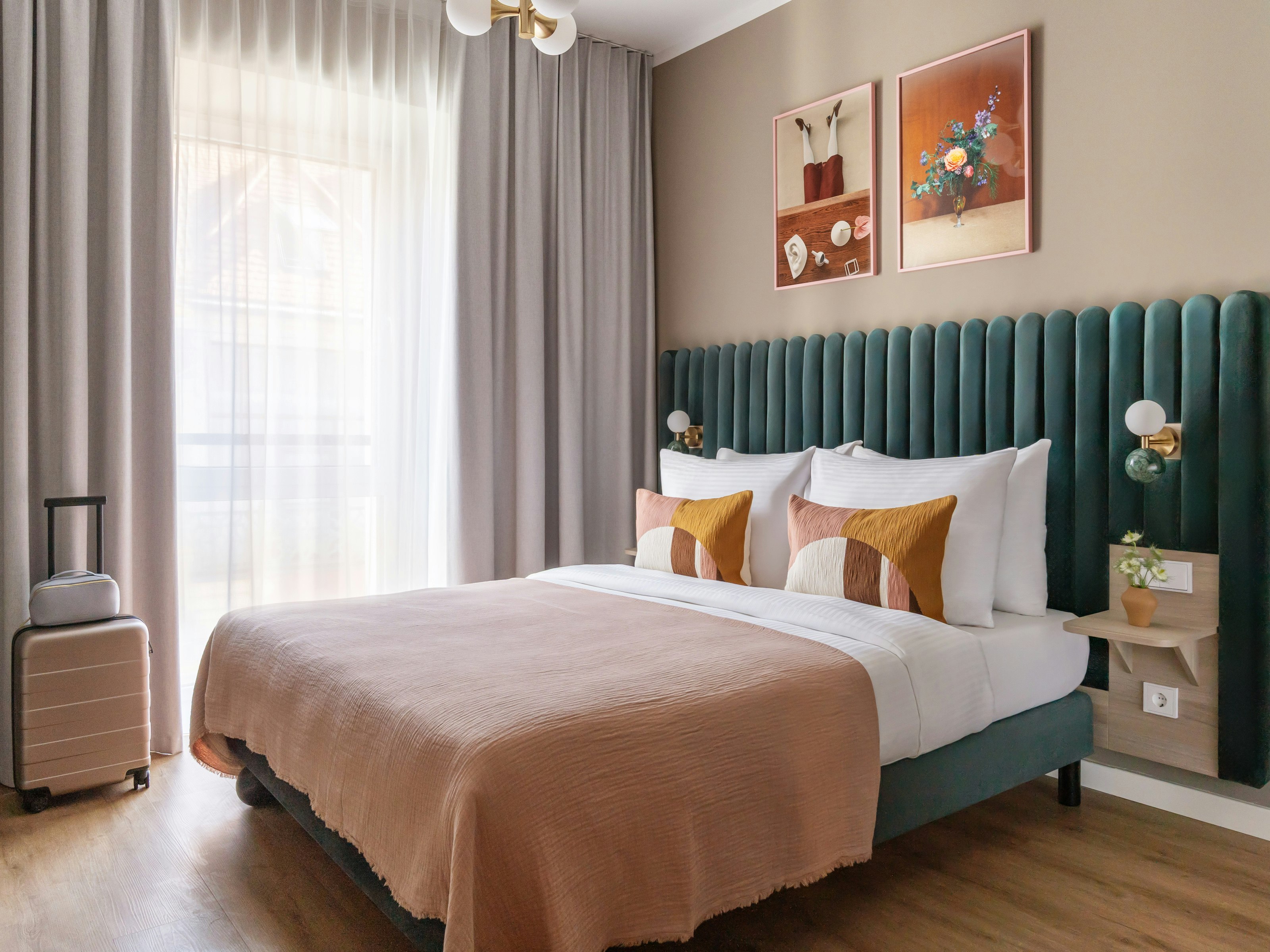 Medium, Studio, Kitchenette