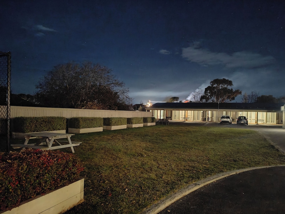 BARCLAY MOTOR INN 63/71