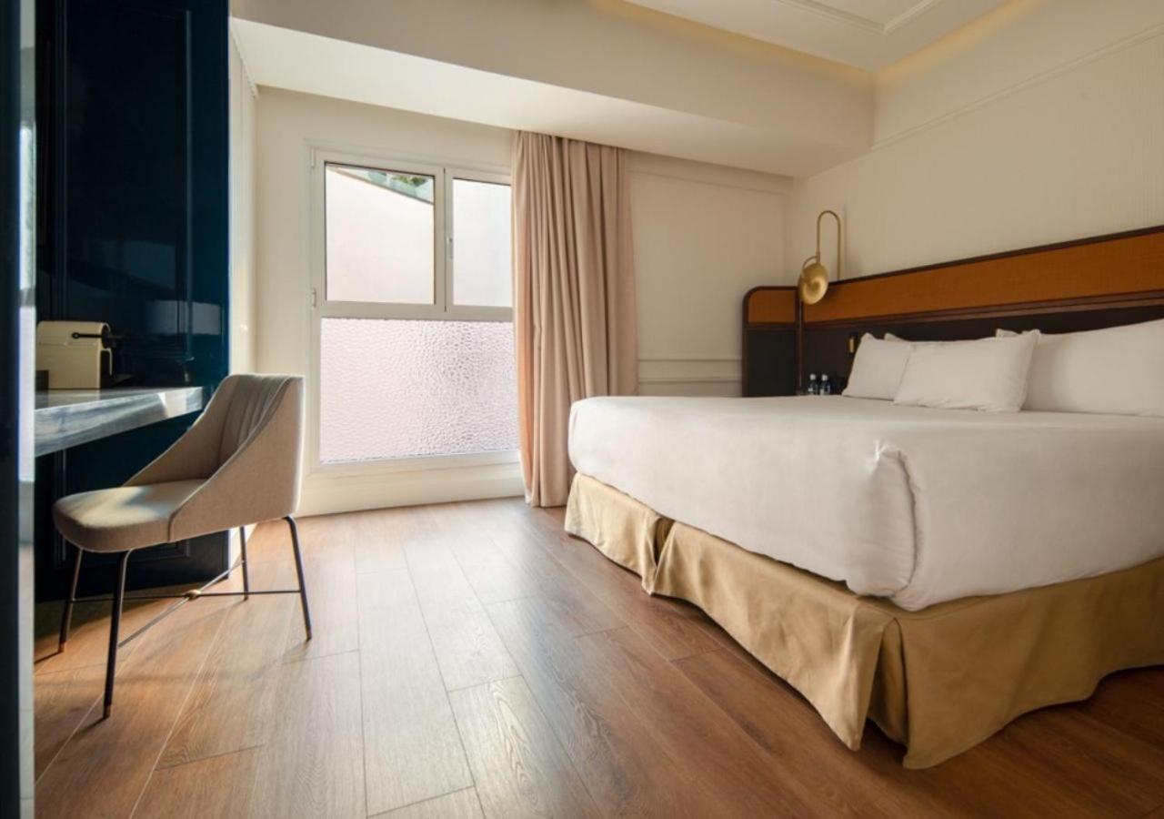 Inner, Queen Bed
