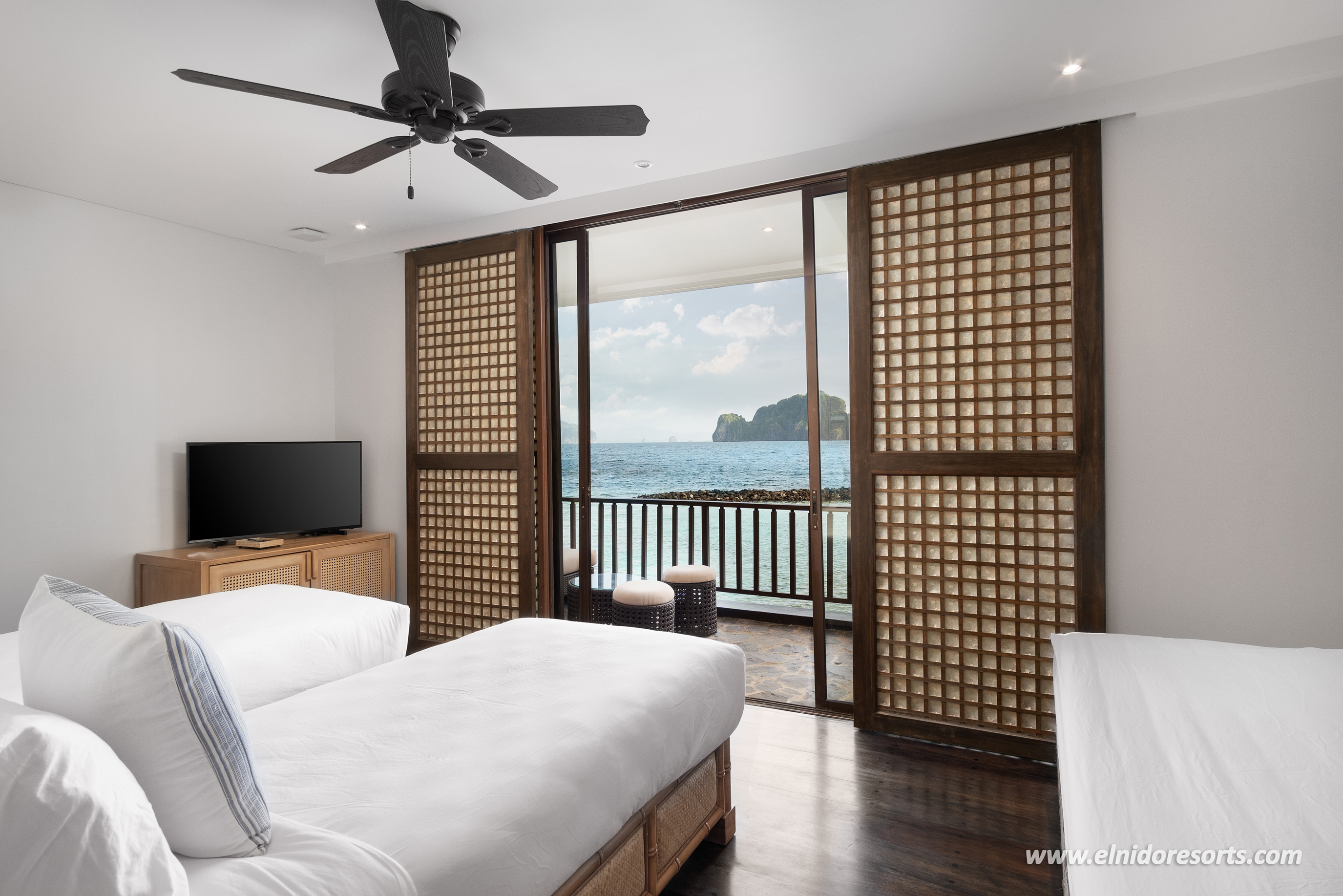 DELUXE, TWIN BEDS, SEA VIEW