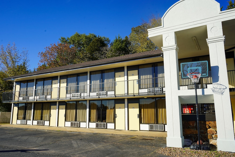 Sunset Inn Clarksville 3/44
