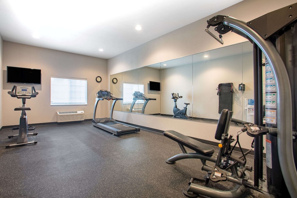 Microtel Inn & Suites by Wyndham Liberty/NE Kansas City Area 10/30