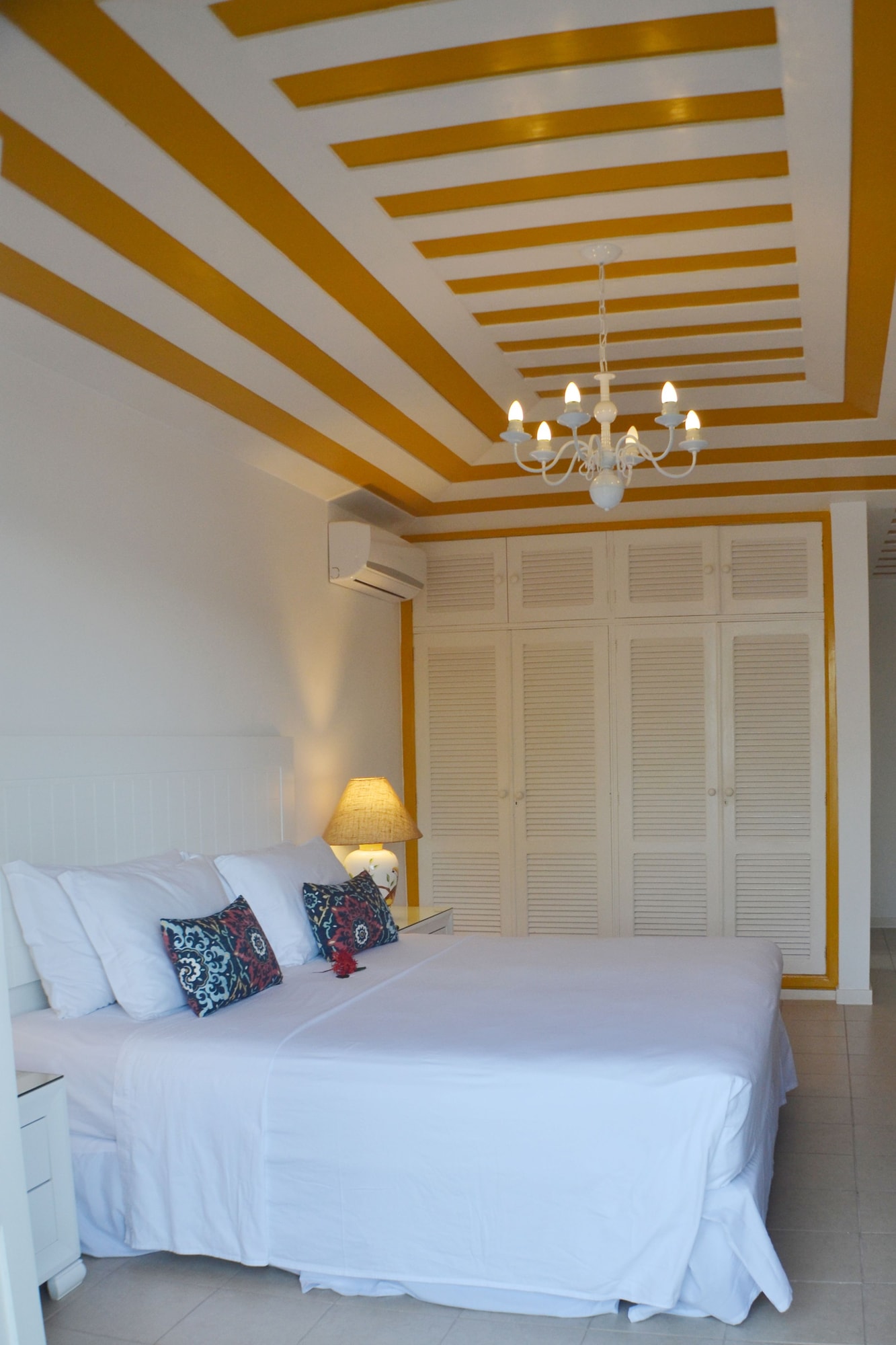Super, Deluxe, Queen Bed