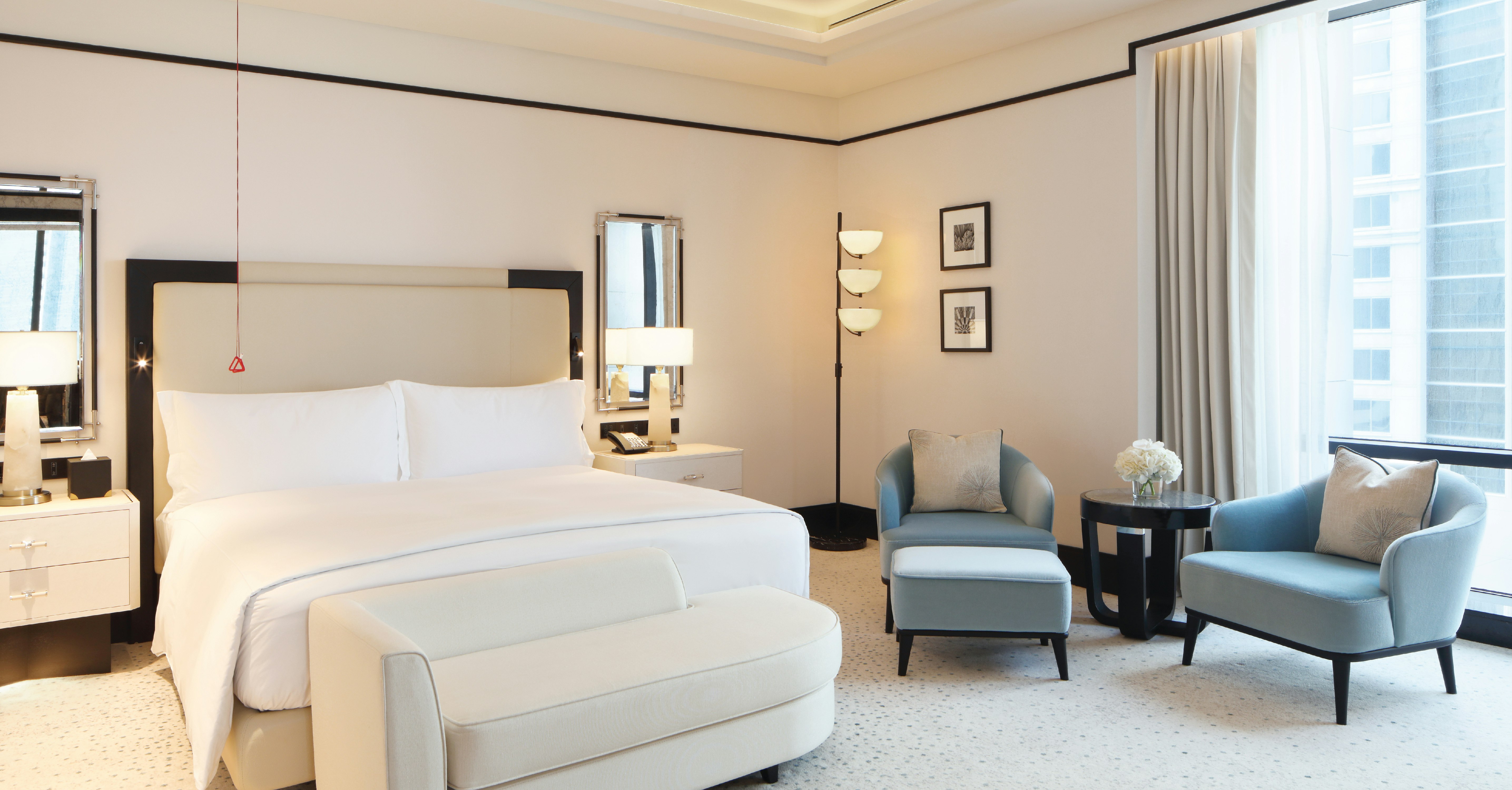 DELUXE, KING BED, ACCESSIBLE