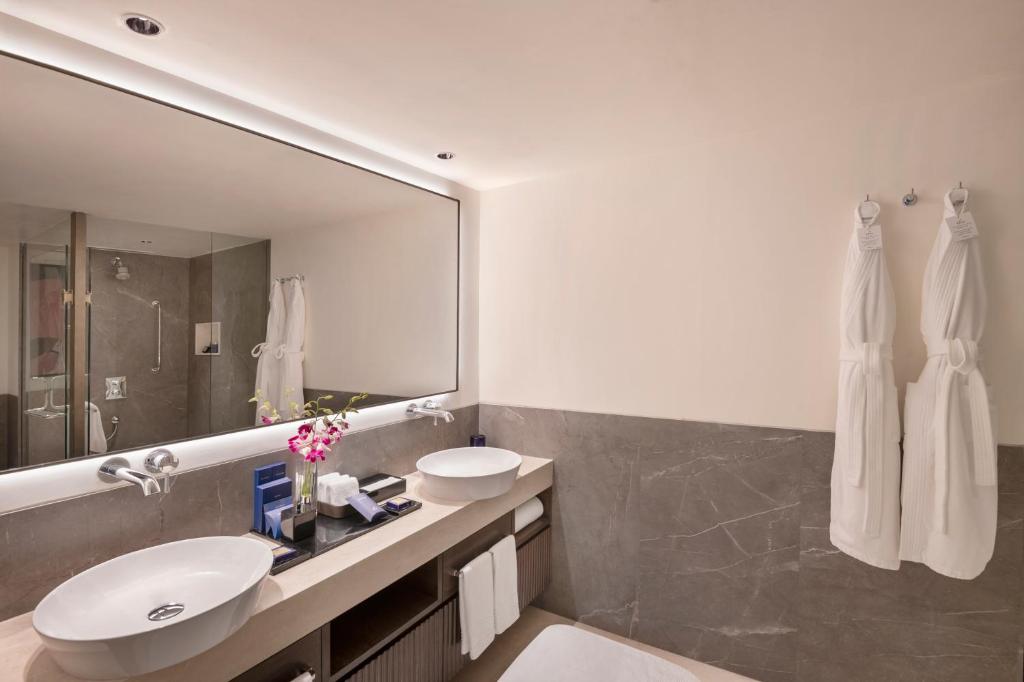 غرفة بإطلالة على البحر، The Oberoi Mumbai 2/2