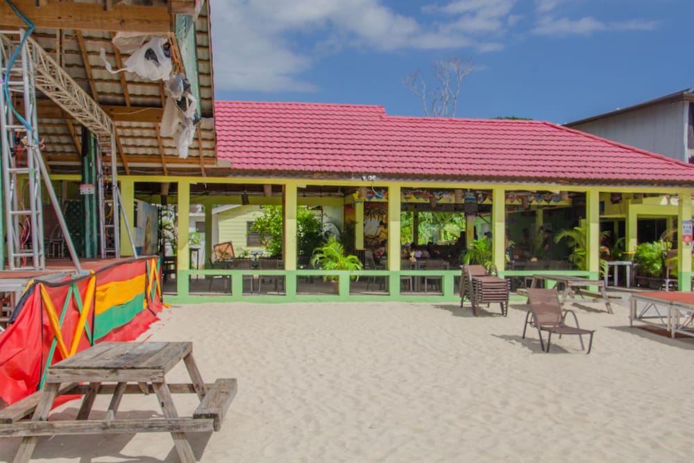 Roots Bamboo Beach Resort 15/27