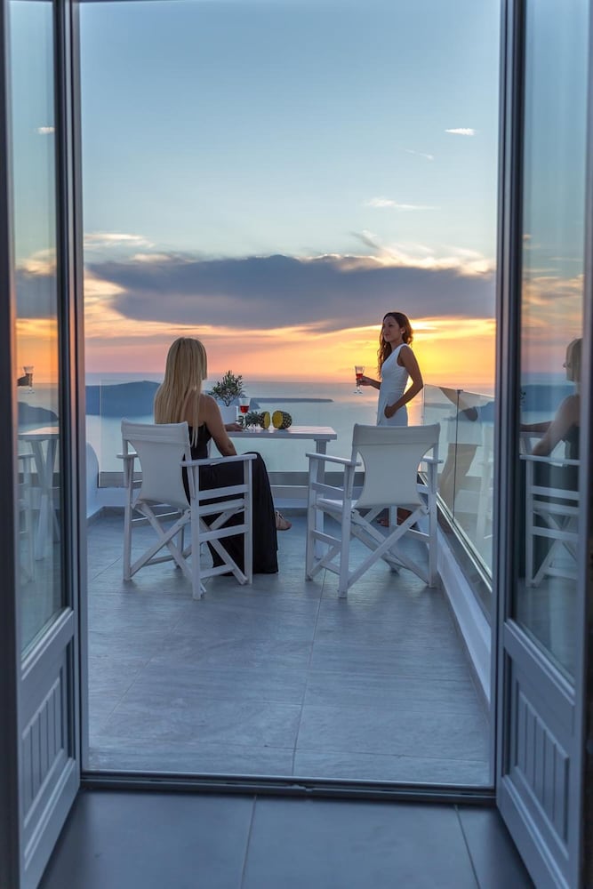 Unique Suites 40/50