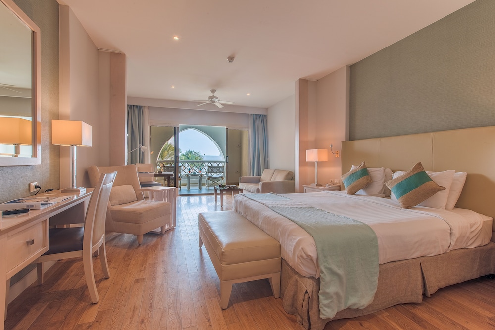 CHALET, GARDEN OR POOL VIEW, PET FRIENDLY