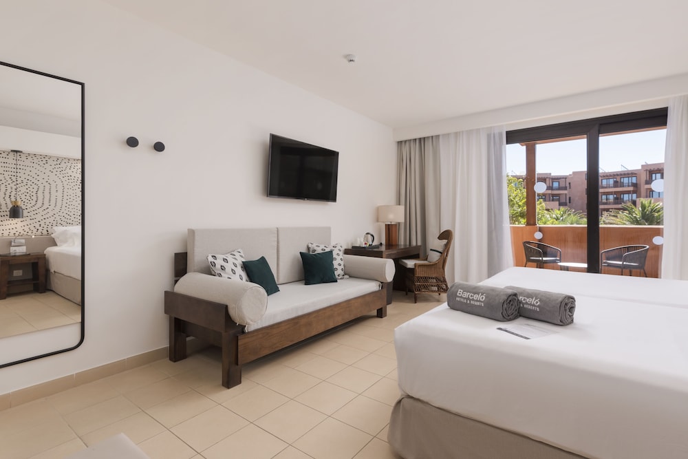 Room, Double Bed, Pool View
