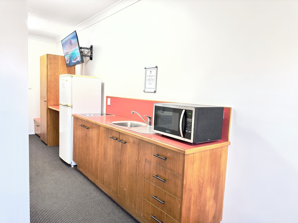 MACKAY RESORT MOTEL 10/65