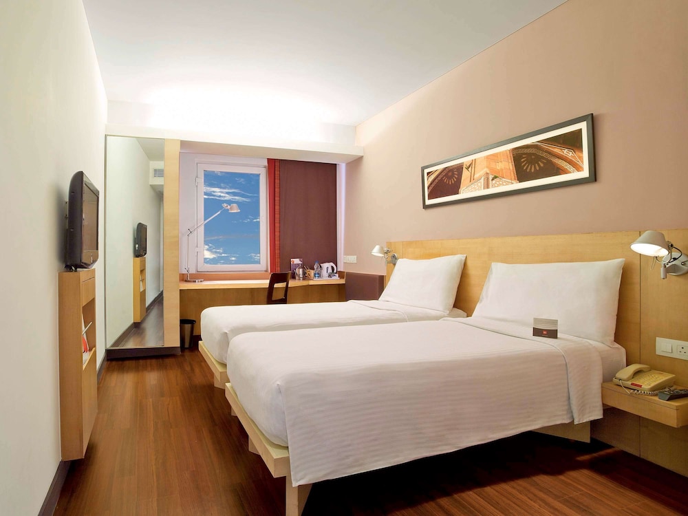 ibis Gurgaon Golf Course Road 12/72