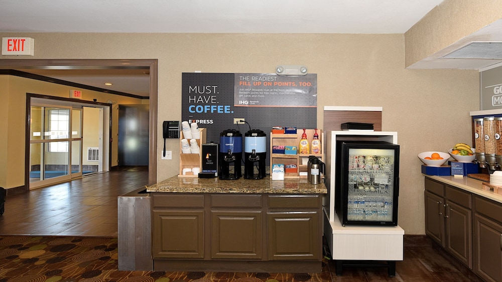 Holiday Inn Express Hotel And Suites Chicago Deerfield Lincoln 6/50