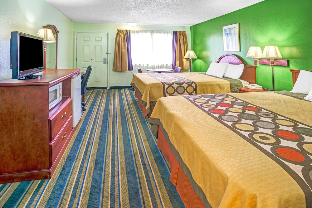 Super 8 by Wyndham Yreka 10/28