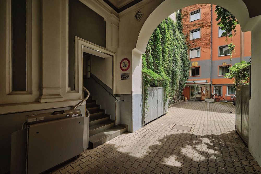 Cartart Hotel Bombolo (ex Deutschmeister) 33/38