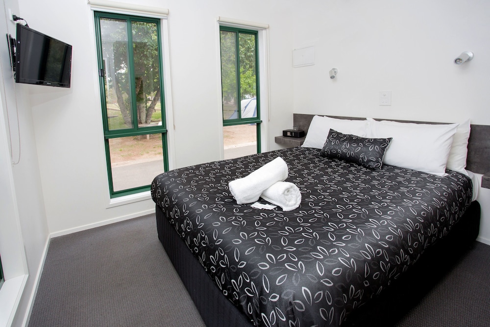 EUREKA STOCKADE HOLIDAY PARK 23/80