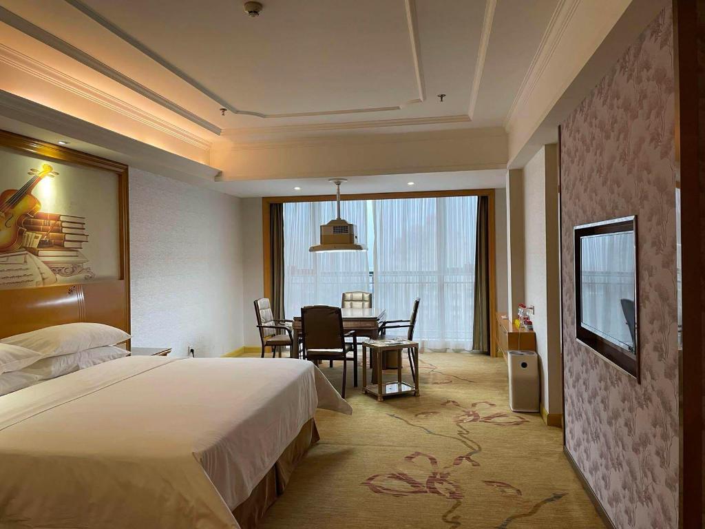 Vienna International Hotel (Zhongshan Torch Center Branch) 21/42