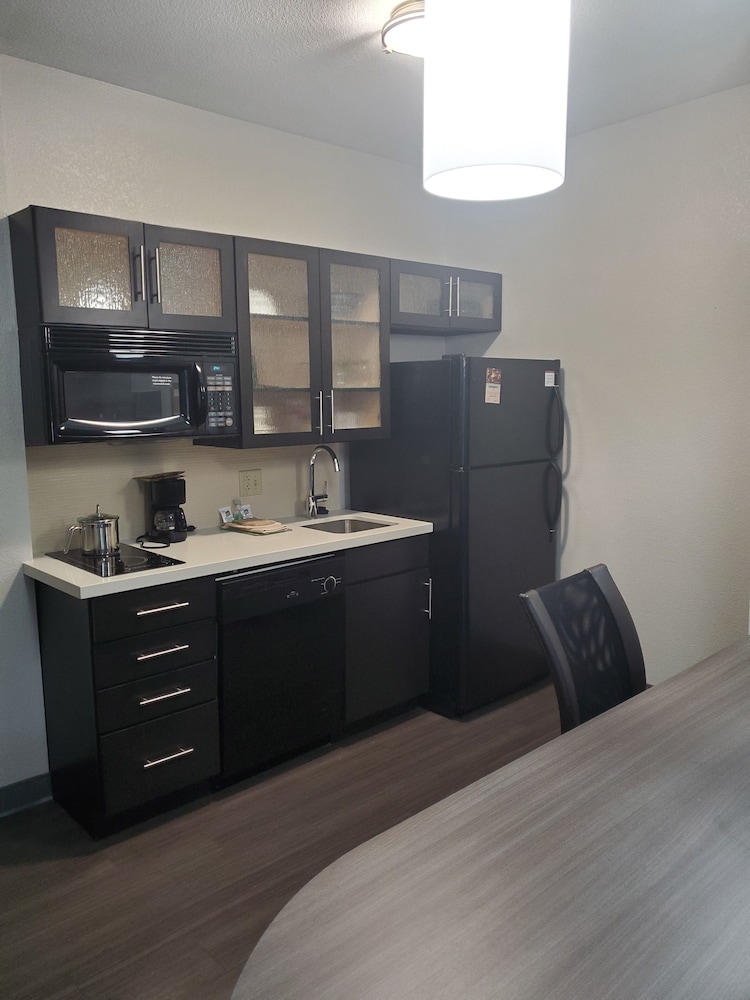 Candlewood Suites Knoxville Airport-Alcoa 37/73