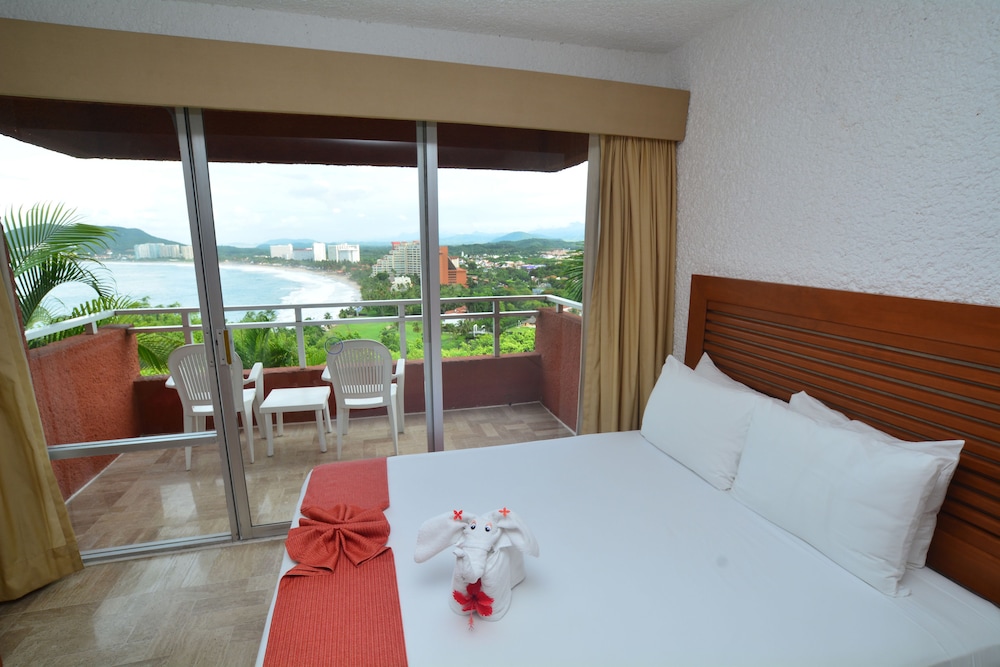 Pacifica Resort Ixtapa 13/72