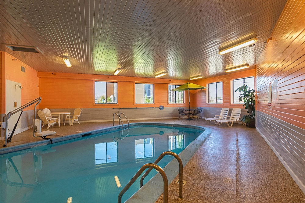 Motel6 Waterloo, IA - Crossroads Mall - Cedar Falls in WATERLOO - IA