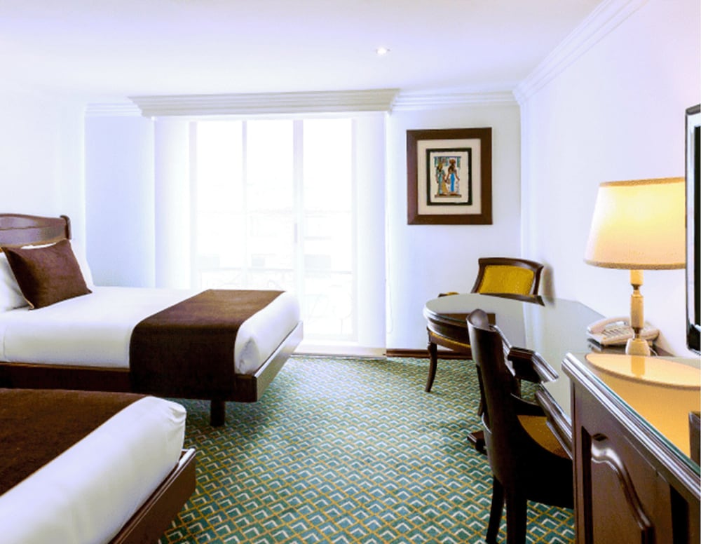 Hotel Embassy Park 6/25