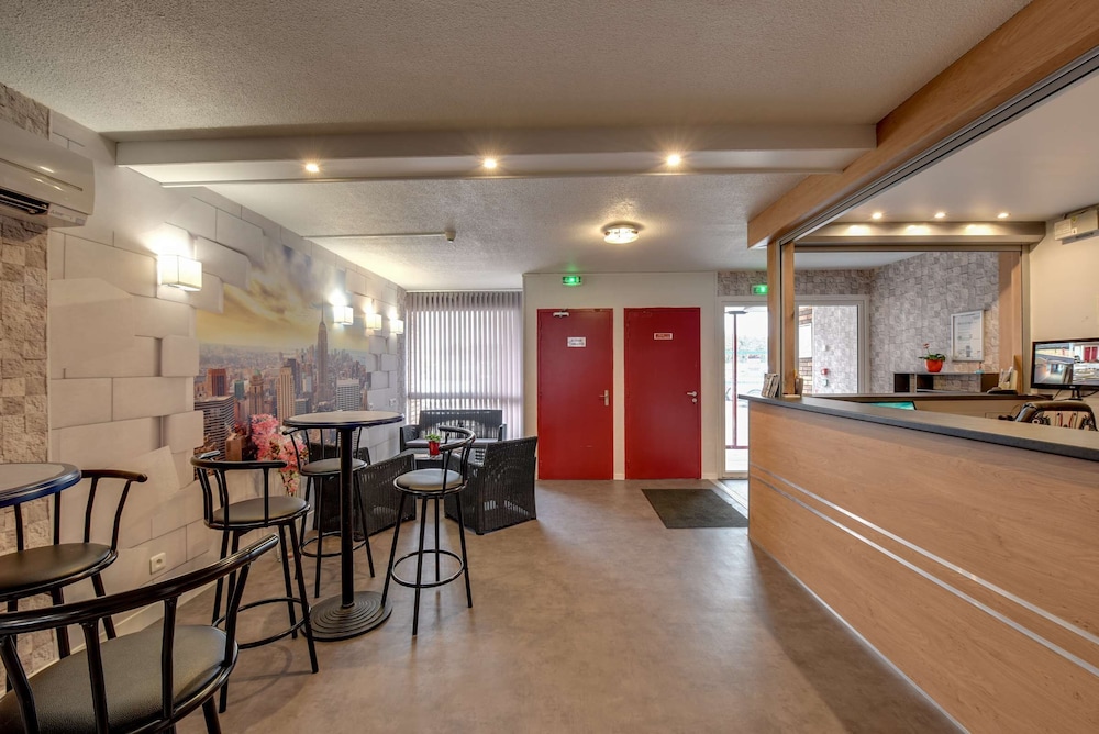 Brit Hotel Confort Thouars 6/48