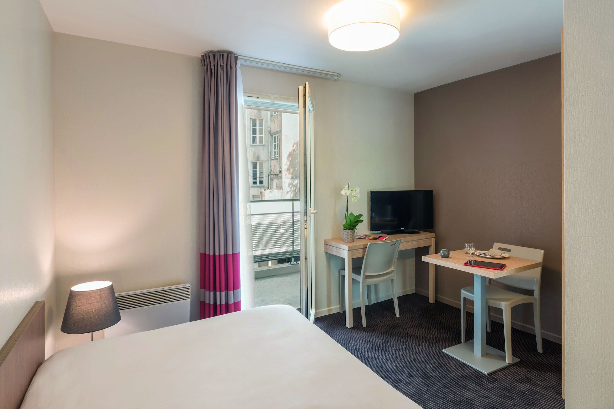 Studio, Double Bed, Sofa, Appart City Classic Nantes Quais de Loire 6/10