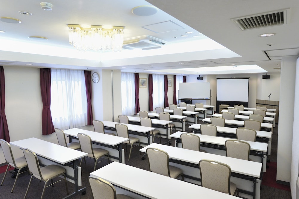 Court Hotel Shin Yokohama 35/39