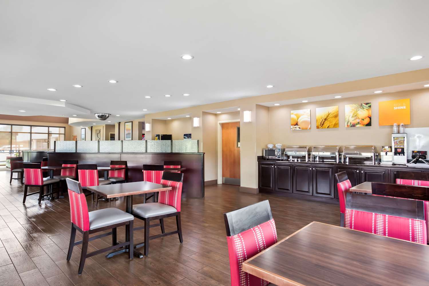Comfort Suites Gulfport Central, MS 37/49