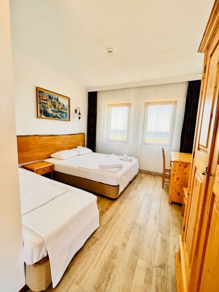 Sukha Inn Otel & Beach 16/50