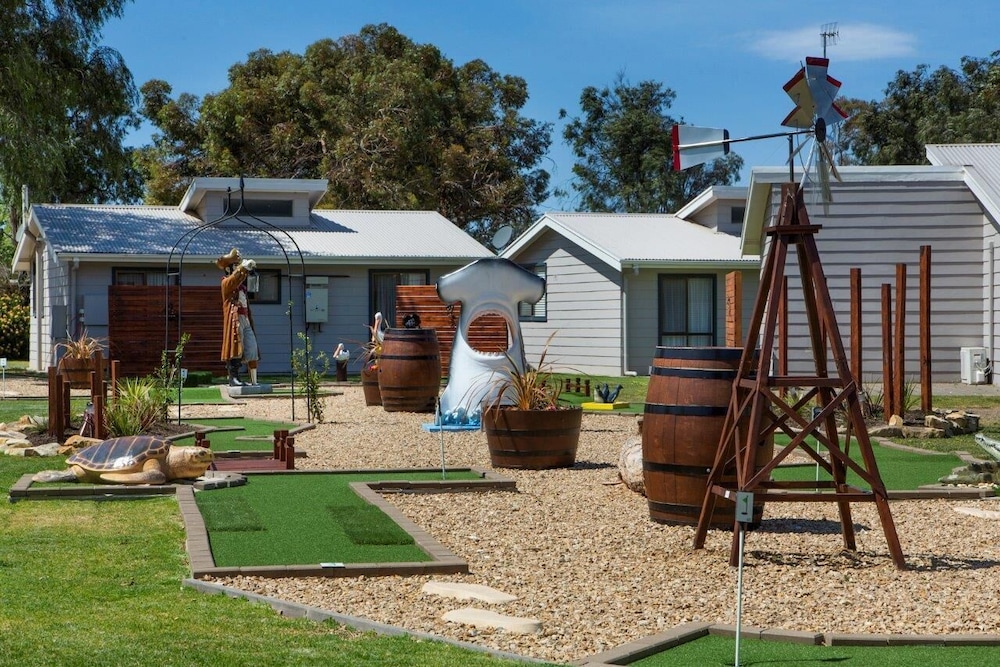 Victor Harbor Holiday & Cabin Park 44/46