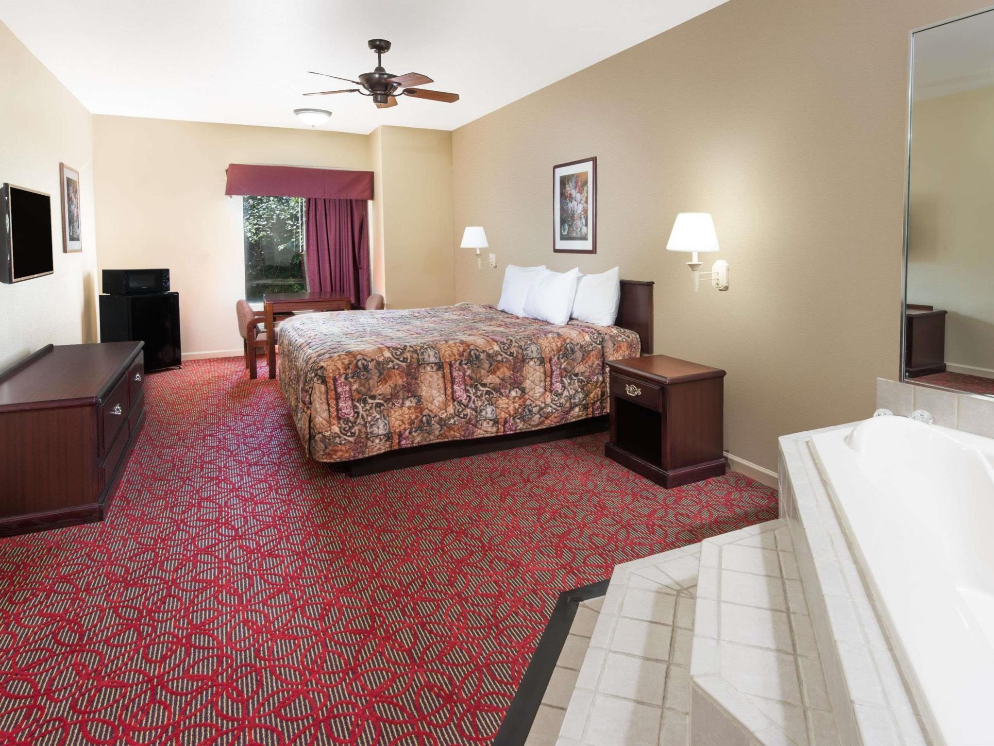 Days Inn By Wyndham St Peters/St Charles 8/28