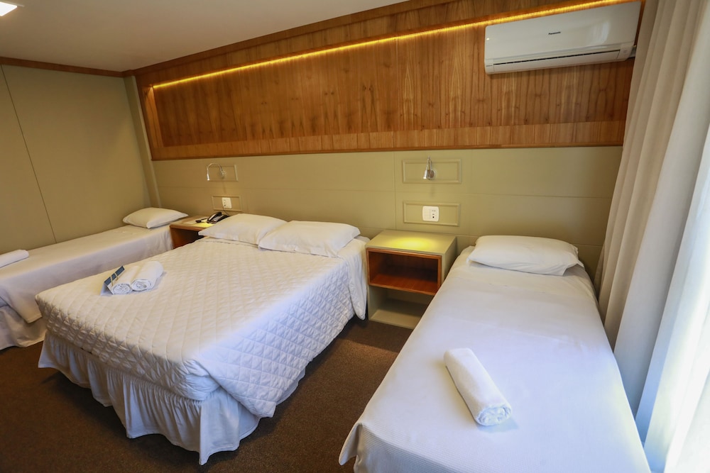غرفة فاخرة رباعية بسرير مزدوج وسريرين منفصلين، Sky Valle Hotel 2/3