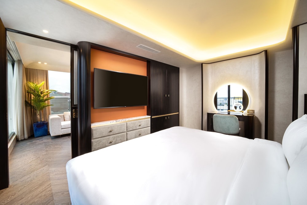 Bentley Hotel Bosphorus 38/86