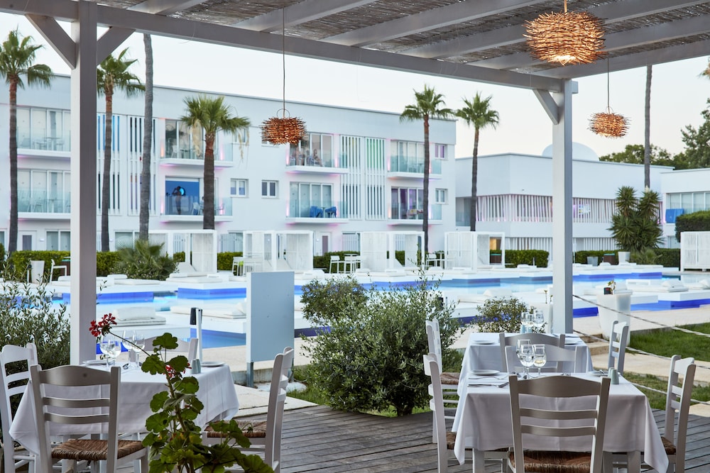 So White Club Resort 41/55