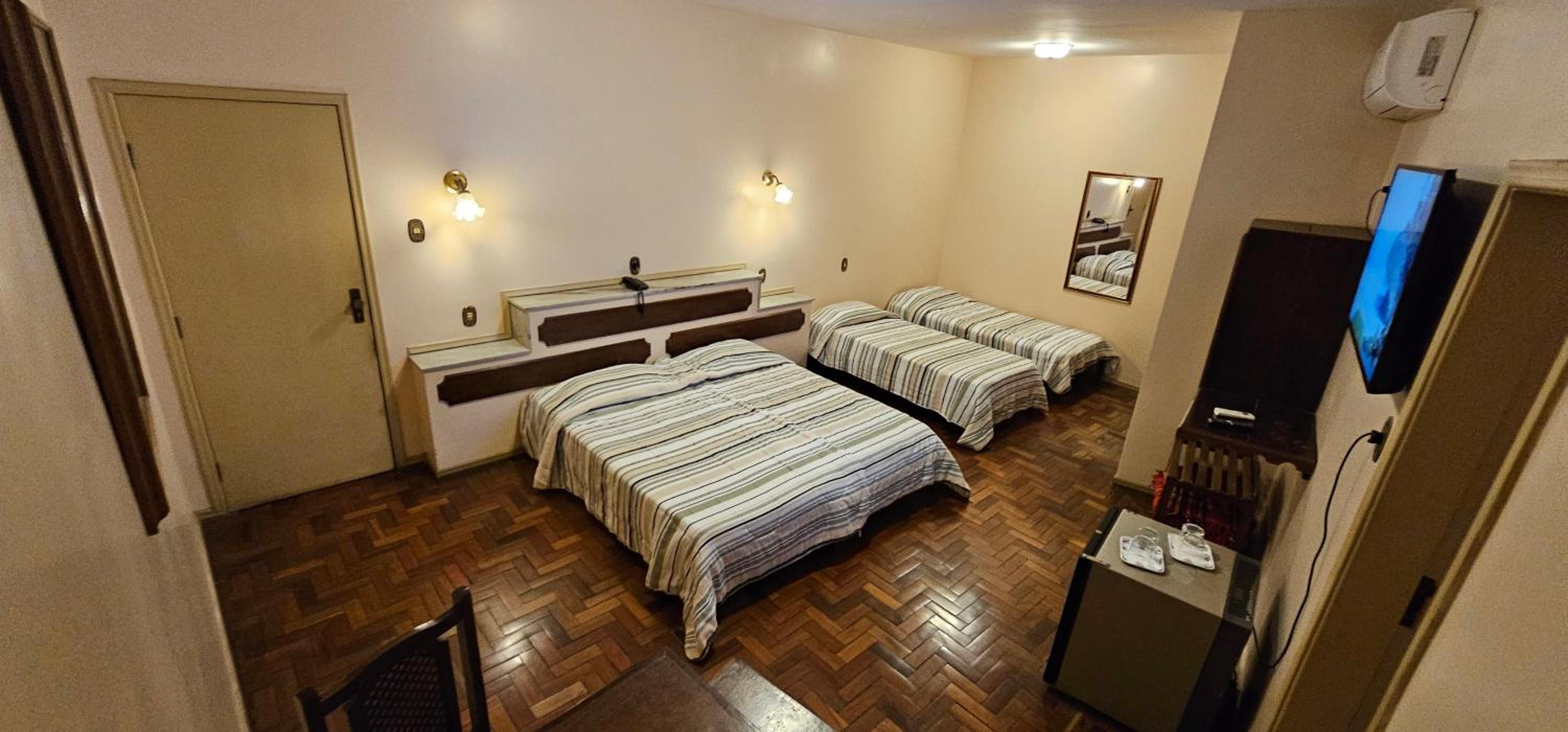 Hotel Colonial 10/44