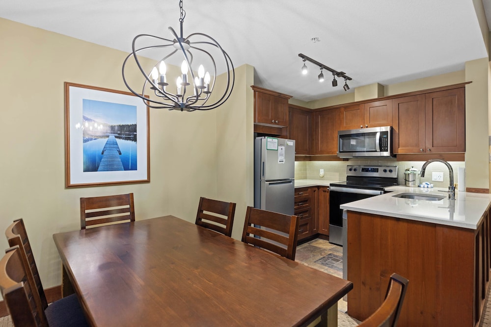 Horstman House By Whistler Premier 57/68