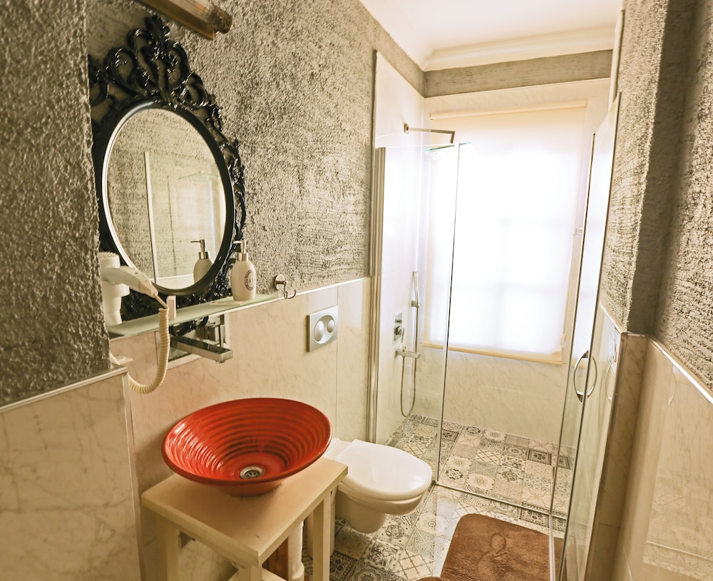 جناح جونيور بسرير مزدوج بإطلالة على المسبح بغرفة نوم واحدة مع أريكة بمطبخ صغير، The Suite Apart Hotel Kaleici 6/8